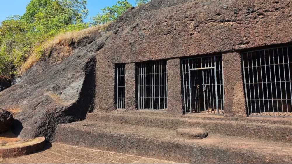 Arvalem Caves in Goa — photo 2