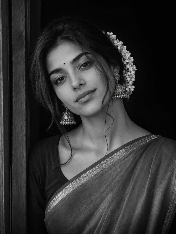 Timeless South Indian Monochrome Elegance — AI image prompt example generated with this prompt